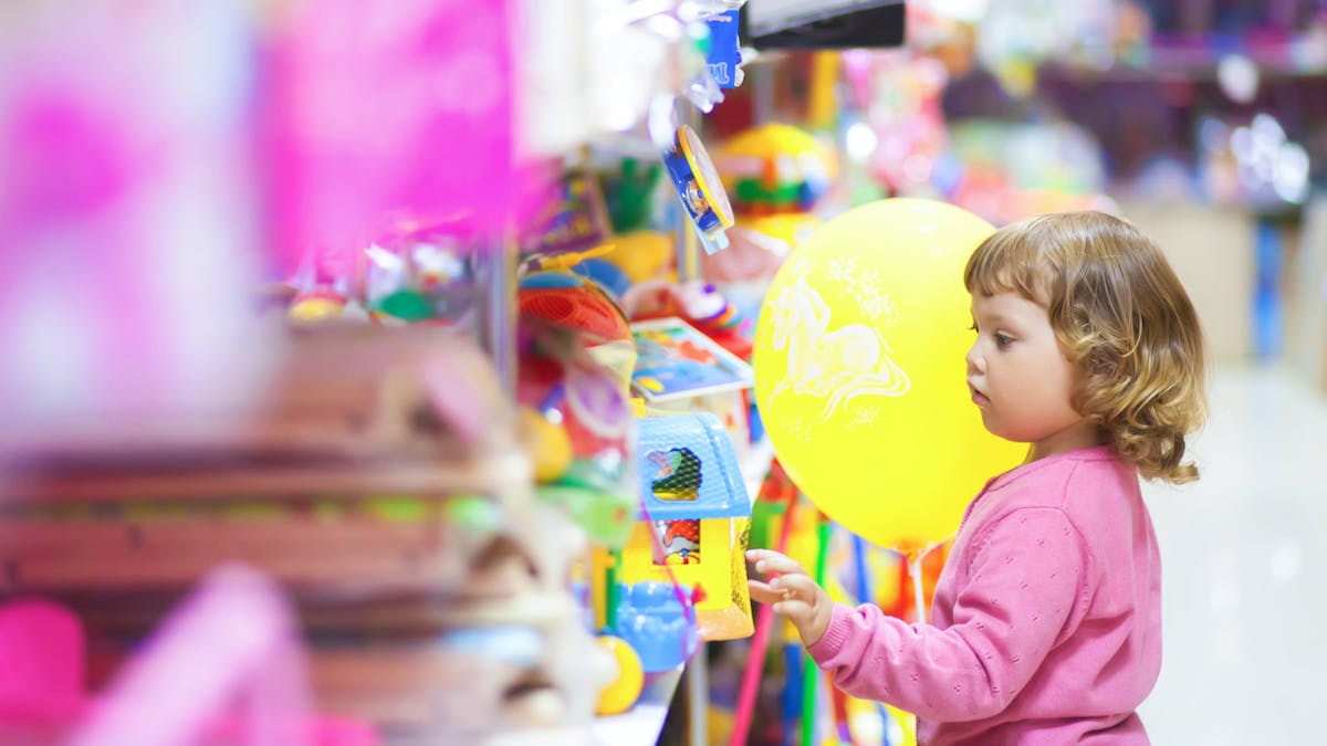 Jouets, confettis, gobelet pour bébé : les récents rappels de produits pour enfant