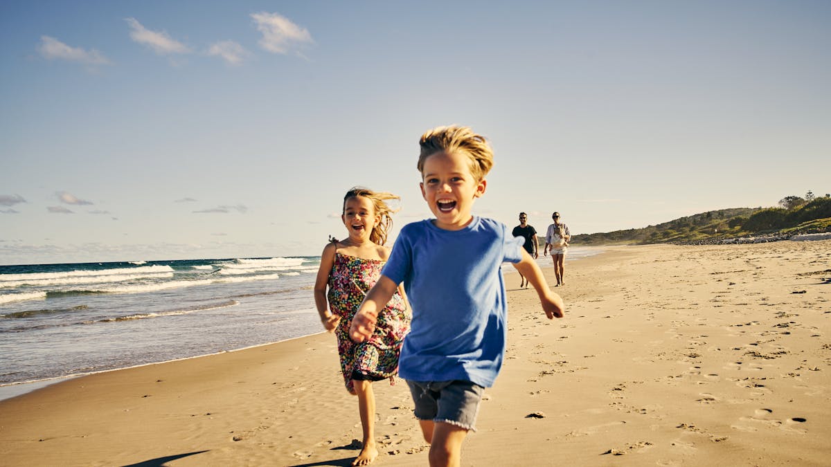enfants sur une plage