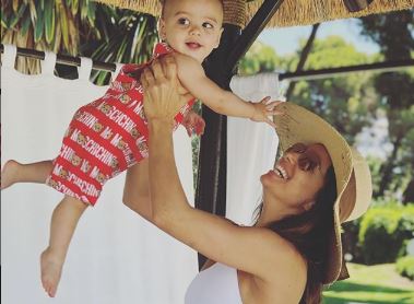 Eva Longoria Prend La Pose A La Plage Avec Son Fils Santiago Photo Parents Fr