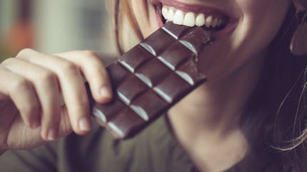 Les personnes qui mangent du chocolat noir sont moins susceptibles d'être déprimées