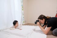 Une photographe s’amuse à retoucher des clichés de bébé en ajoutant des dents (diapo)