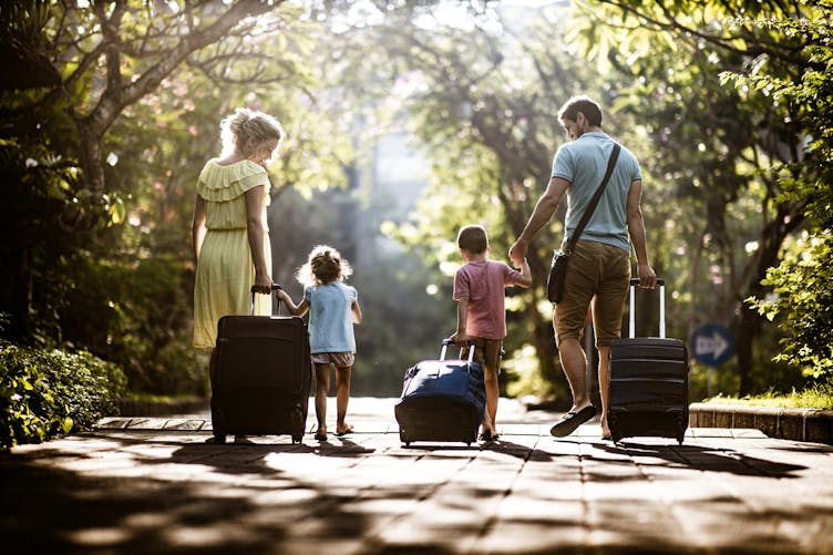 famille et valises