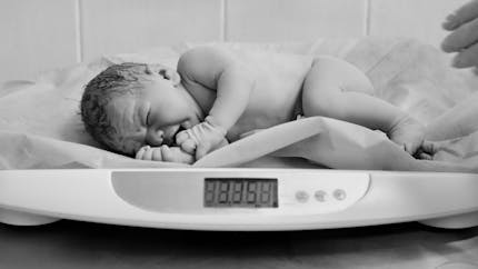 Naissance : les premiers soins donnés à bébé