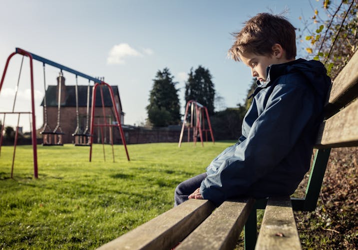 Ce qui arrive réellement lorsqu’un enfant est seul dans un parc (expérience)