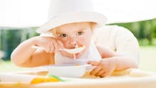 Un gobelet et deux sets repas pour bébé rappelés à cause d’un risque toxique