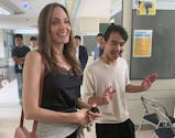 Angelina Jolie bouleversée par la rentrée de son fils au bout du monde (vidéo)