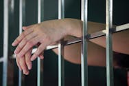 États-Unis : elle porte plainte après avoir dû accoucher seule en prison