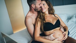 Peut-on faire l’amour pendant la grossesse ? La réponse d'une sexologue.
