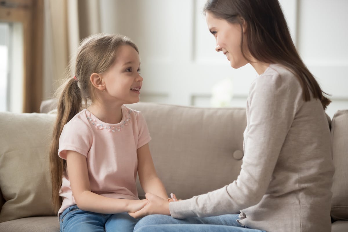 Apprentissage de la sexualité : faut-il en parler aux enfants ? | PARENTS.fr