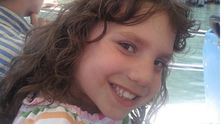 Ils adoptent une fille de 6 ans elle serait une naine sociopathe