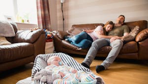 Les 20 sources de stress des jeunes parents une fois que bébé est là