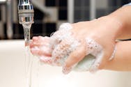 Lavage des mains : un médecin vous dit pourquoi préférer le savon à un gel hydroalcoolique