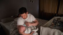 Couple : un papa détaille comment être un super partenaire après la naissance du bébé, son message devient viral