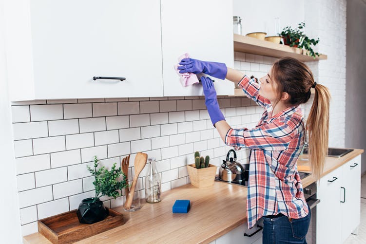 Tâches ménagères : une répartition toujours très inégale dans le