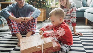 Noël : combien de cadeaux les parents comptent-ils acheter à leurs enfants ? 