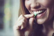 Le chewing-gum sans sucre pourrait aider à réduire la carie dentaire