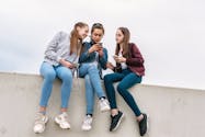Un jeune sur quatre montre des signes de dépendance aux smartphones
