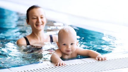 Bébés nageurs et santé : attention danger ?