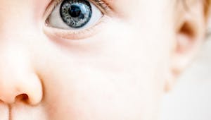 Vue de Bébé : prévenir et détecter les problèmes oculaires chez votre enfant
