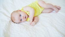 Langage, motricité, jeux, santé : tous les progrès de bébé à 3 mois