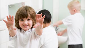 Une expérience scolaire montre aux élèves l'importance de se laver les mains