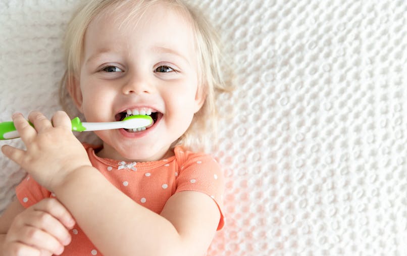 Comment Assurer De Belles Dents A Notre Enfant Parents Fr Comment Assurer De Belles Dents A Notre Enfant Parents Fr