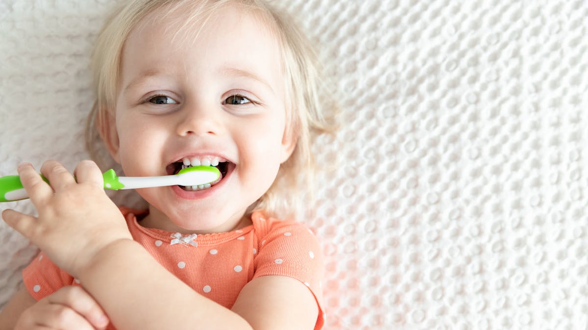 Comment Assurer De Belles Dents A Notre Enfant Parents Fr Comment Assurer De Belles Dents A Notre Enfant Parents Fr