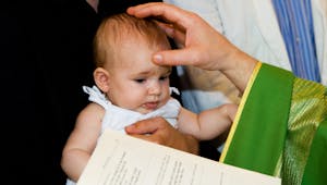 Eglise : des actes de baptêmes non-genrés recommandés par la Conférence des évêques de France