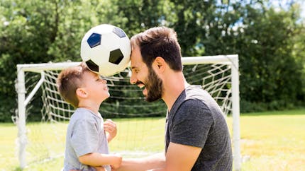 Sport : en Ecosse, les enfants ne vont plus pouvoir faire de “têtes” au foot
