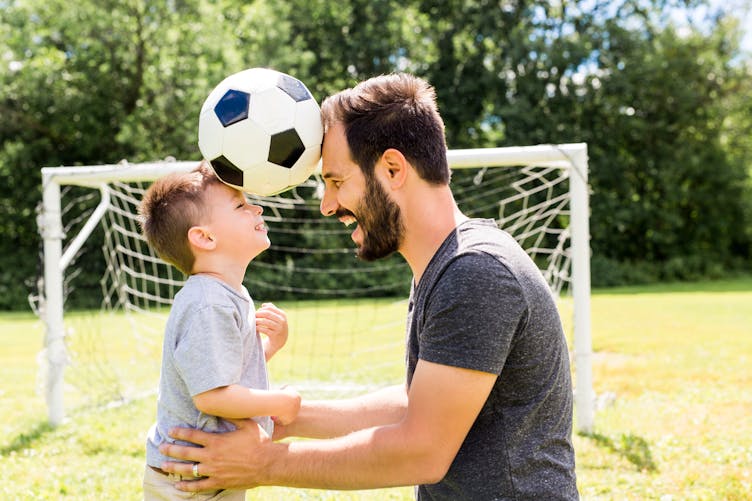 Sport : en Ecosse, les enfants ne vont plus pouvoir faire de “têtes” au foot