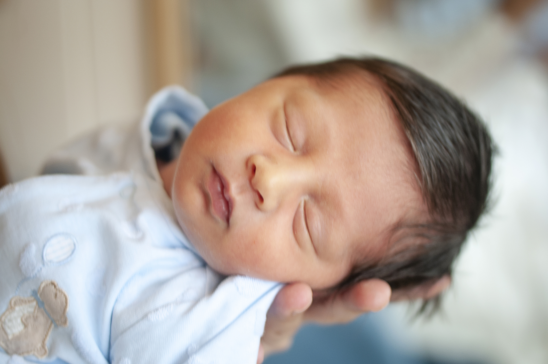 Bebes Nes Sans Bras Une Maman Raconte Son Combat Dans Un Livre Parents Fr