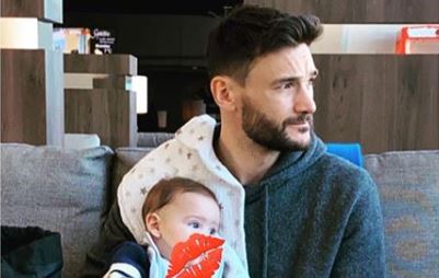 Hugo Lloris Papa Son Tendre Moment Avec Son Bebe Qui Rigole Video Parents Fr