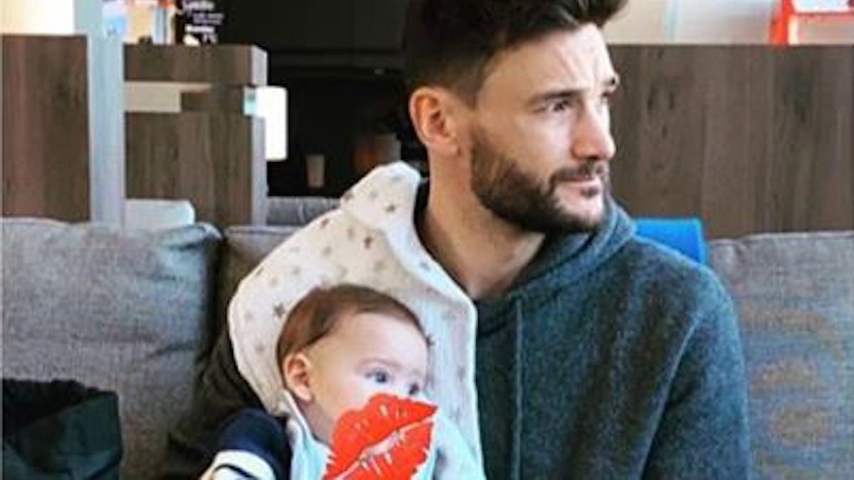 Hugo Lloris Papa Son Tendre Moment Avec Son Bebe Qui Rigole Video Parents Fr Hugo Lloris Papa Son Tendre Moment Avec Son Bebe Qui Rigole Video Parents Fr