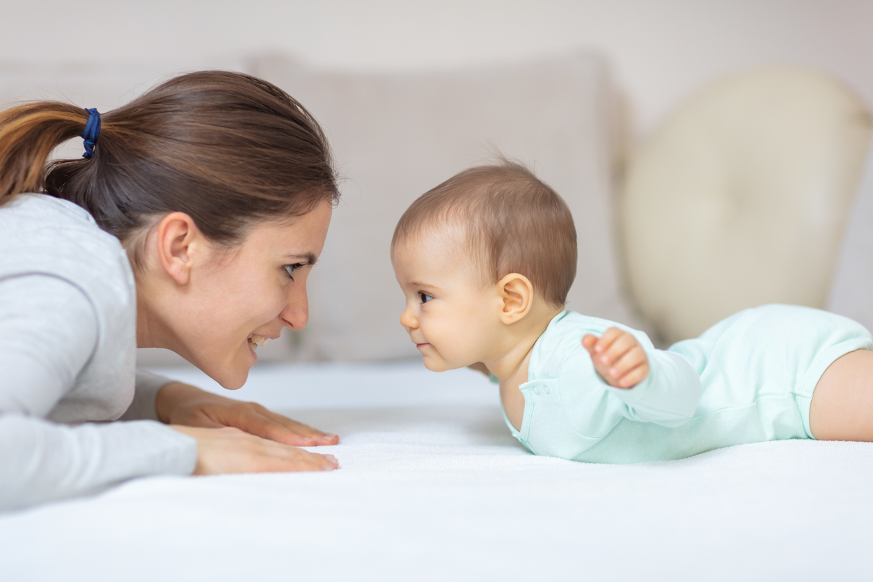 Bebe A La Tete Plate Les Recommandations De La Haute Autorite De Sante Parents Fr