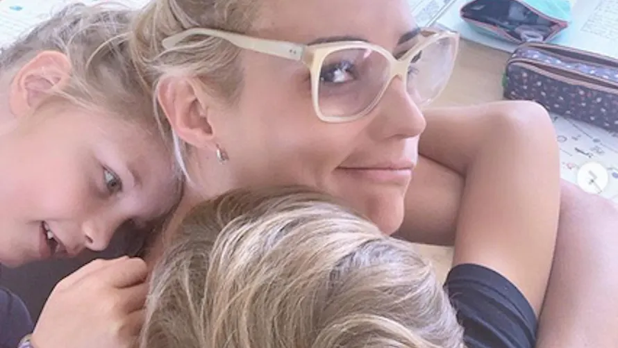 Elodie Gossuin maman confinée et débordée : découvrez ses journées très chargées | Parents.fr