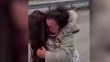 L'émouvante vidéo des retrouvailles d'une mère et de sa fille séparées par le coronavirus