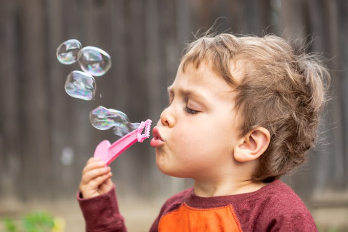 enfant et bulles