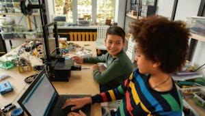 Confinement : des ordinateurs prêtés aux familles modestes pour faire l’école à la maison