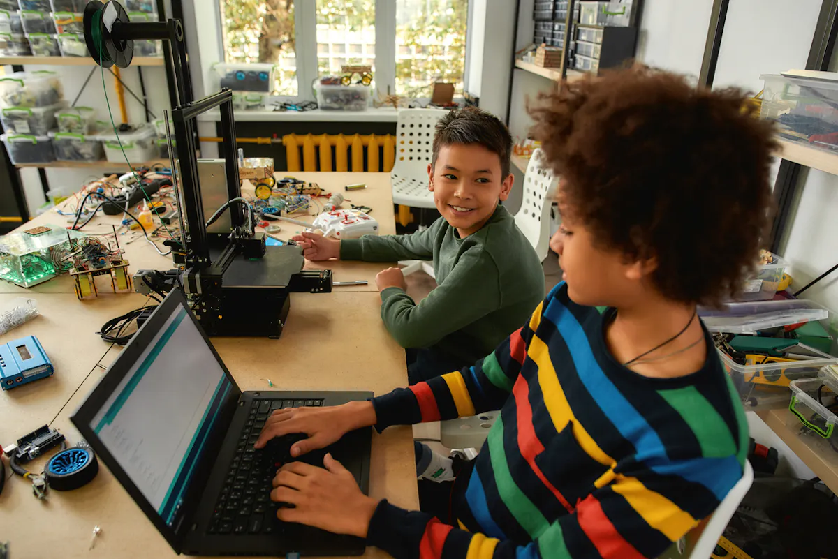 Confinement : des ordinateurs pour les familles modestes pour faire l
