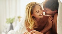 Couple : le Covid-19 est-il transmissible sexuellement ? 