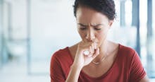 Médicaments : certains sirops contre la toux sont à éviter pendant le COVID-19