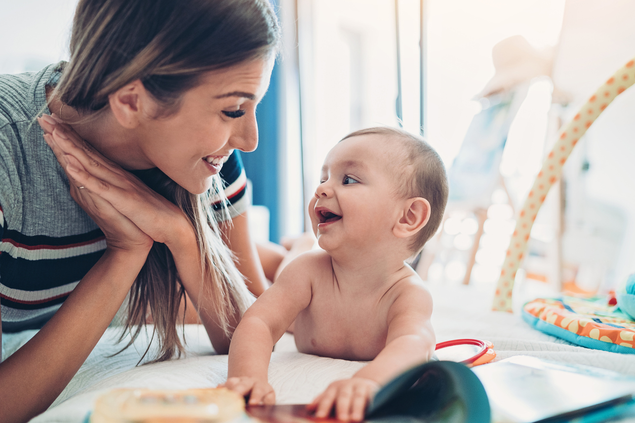 Pourquoi Le Temps Passe Sur Le Ventre Est Important Pour Le Developpement Moteur De Bebe Parents Fr