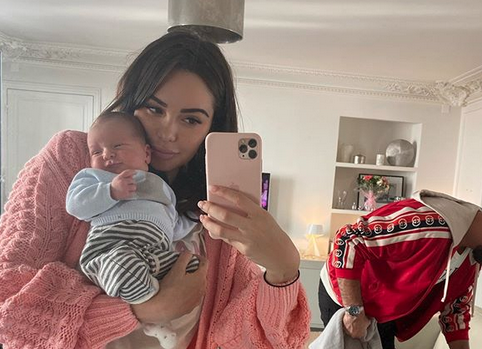 Nabilla partage des photos inédites prises juste après la naissance de ...