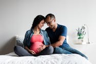 « Je suis enceinte, mon conjoint peut-il ne pas retourner au travail pour me protéger ? »