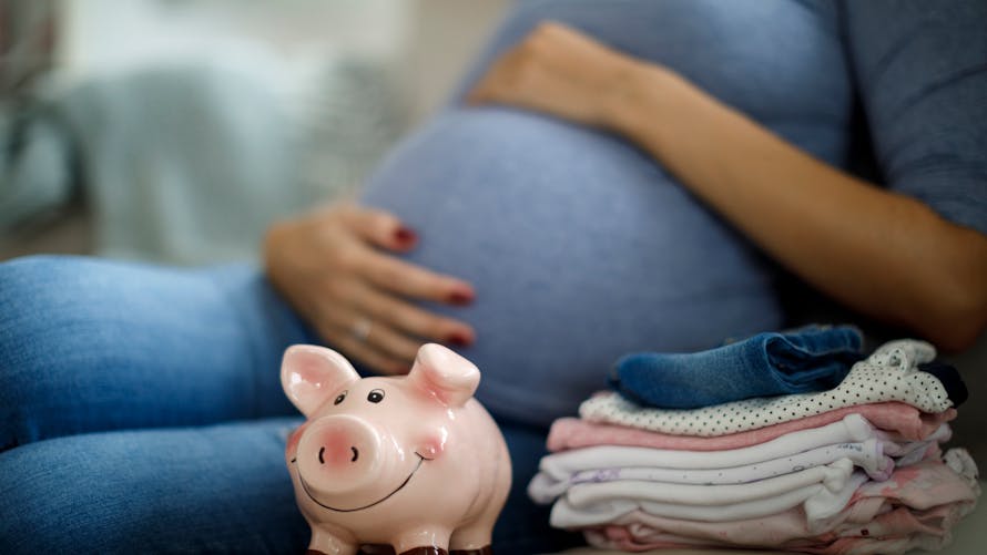 femme enceinte et argent
