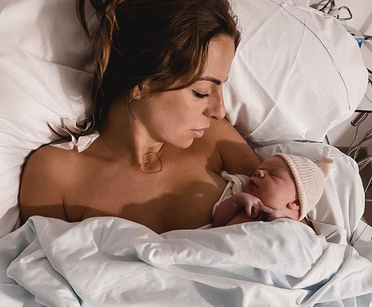 hillary les ch tis a accouche decouvrez le joli prenom de son bebe parents fr