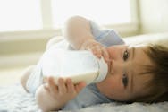Bébés : des chercheurs recommandent le lait de croissance pour prévenir la carence en fer