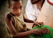 La malnutrition chez les enfants aggravée par la pandémie de coronavirus