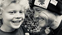 Autisme : Tom Hopper se confie sur son fils pour aider les autres parents