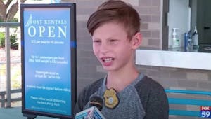 Ce garçon de 9 ans a reçu 5 000 demandes d'adoption après une interview déchirante